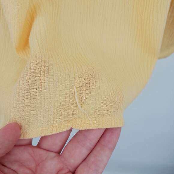 Torrid Crinkle Gauze Daisy Crochet Trim Top Size 4X Yellow Floral Flutter Sleeve - Picture 13 of 16